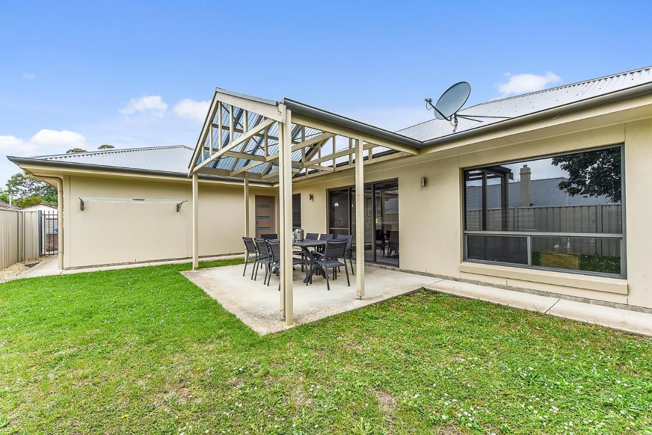Accommodation On Lansell 1 Being Unit 1 Of 6 Lansell Street Mount Gambier Exterior foto